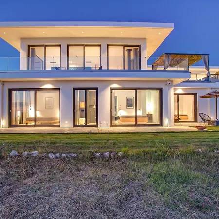 Villa Camali, 8 Guests, Infinity Pool, Sea View *