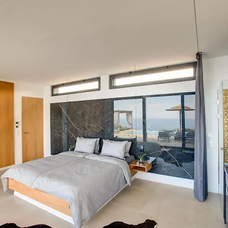 Villa Camali, 8 Guests, Infinity Pool, Sea View Manthirea