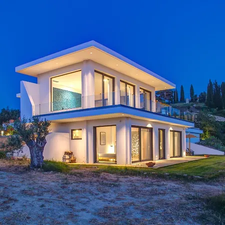 Villa Camali, 8 Guests, Infinity Pool, Sea View *