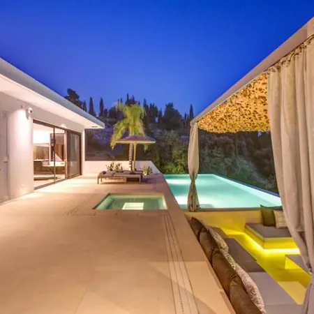 Villa Camali, 8 Guests, Infinity Pool, Sea View Manthiréa
